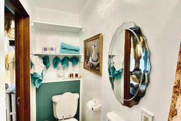 تختخواب و صبحانه The Abriendo Inn