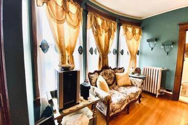 تختخواب و صبحانه The Abriendo Inn