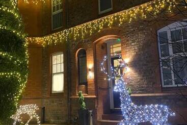 پانسیون 46 Ashfield Rd, Altrincham