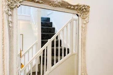 پانسیون 46 Ashfield Rd, Altrincham
