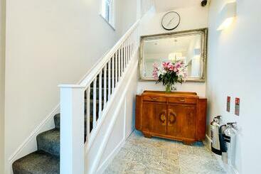 پانسیون 46 Ashfield Rd, Altrincham