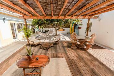 پانسیون Lemontree Eco Surfhouse