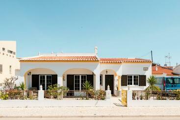 پانسیون Lemontree Eco Surfhouse