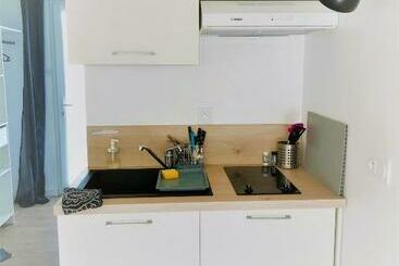 پانسیون Studiocaroline44, 2 Studios Entre La Ville Et La Mer, Parking, Cuisine, Moins De 15min De L Aéroport