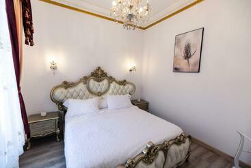 Пансион Appartement Maison De L église Du Couvent