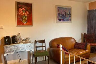 Art House B & B