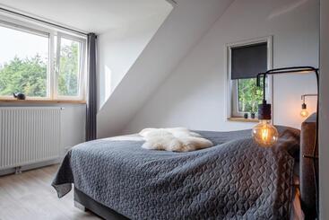 تختخواب و صبحانه Dock10texel