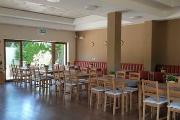 تختخواب و صبحانه Garden Club Panzió