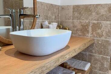 تختخواب و صبحانه Le Cabanon De Val