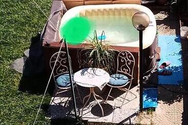تختخواب و صبحانه Le Piante Di Casa Samar