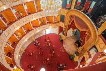 هتل Plopsaland Theater