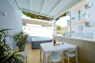 Prime Blue Suite   Appartamenti Con Jacuzzi Privata