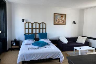 تختخواب و صبحانه Chambre Spacieuse Dans Maison Renovee