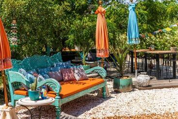 تختخواب و صبحانه Seeds Of Silence Boutique Hotel & Retreat Center Near Olhao