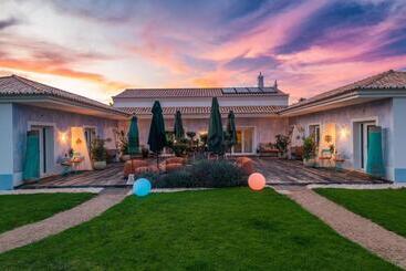 تختخواب و صبحانه Seeds Of Silence Boutique Hotel & Retreat Center Near Olhao