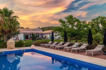 تختخواب و صبحانه Seeds Of Silence Boutique Hotel & Retreat Center Near Olhao