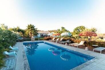 تختخواب و صبحانه Seeds Of Silence Boutique Hotel & Retreat Center Near Olhao