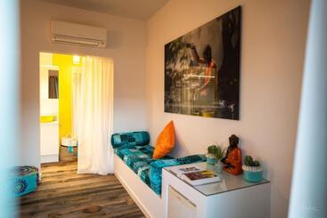 تختخواب و صبحانه Seeds Of Silence Boutique Hotel & Retreat Center Near Olhao