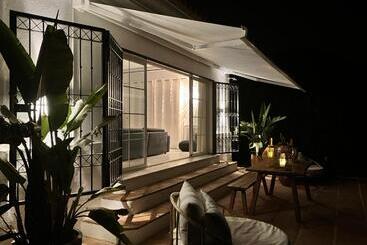 تختخواب و صبحانه Villa De La Luz Luxury Guesthouse