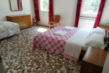 پانسیون Venice View Guesthouse