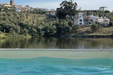 تختخواب و صبحانه Montes De Charme