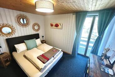 ホテル Hôtel Restaurant Les Cernets Swiss Lodge Ssh