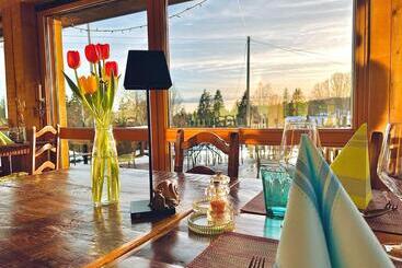 ホテル Hôtel Restaurant Les Cernets Swiss Lodge Ssh