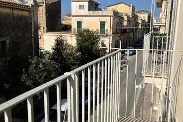 پانسیون Casa Crispi