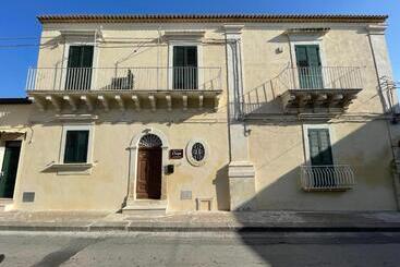 پانسیون Casa Crispi