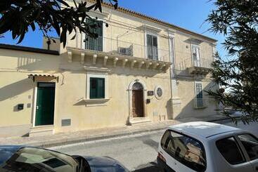 پانسیون Casa Crispi