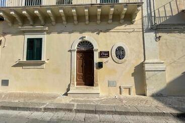پانسیون Casa Crispi