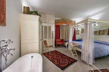 تختخواب و صبحانه Porta Di Castro Boutique