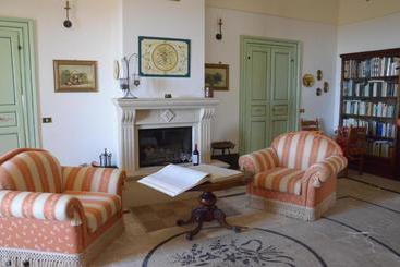 تختخواب و صبحانه Casina Di Grotta Di Ferro