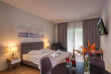Folies Corfu Town Hotel Apartments