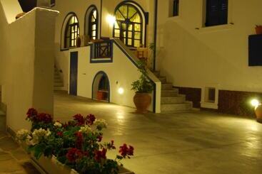 هتل Aretousa Villas