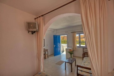 هتل Artemis Village
