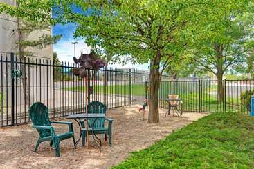 هتل Days Inn & Suites By Wyndham Airport Albuquerque