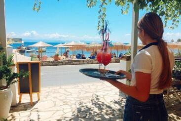 هتل Eros Beach