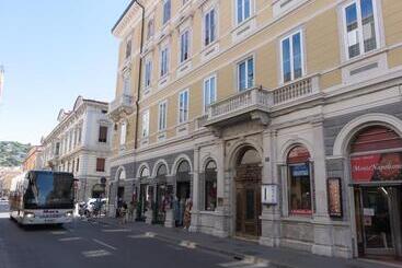 هتل Nuovo Albergo Centro