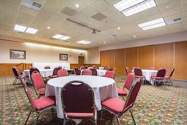 هتل Quality Inn And Conference Center I80 Grand Island