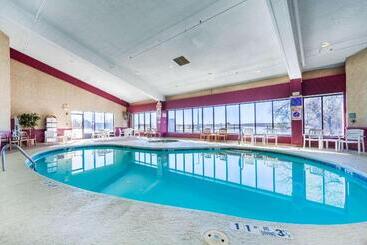 هتل Quality Inn And Conference Center I80 Grand Island