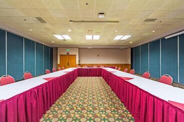 هتل Quality Inn And Conference Center I80 Grand Island