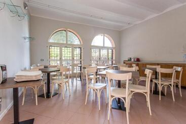 Student's Hostel Estense