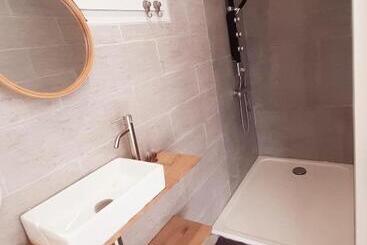 تختخواب و صبحانه Allegria Nimes Chambre Deluxe Spa