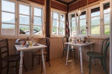 تختخواب و صبحانه Wanderlust Boutique Rooms