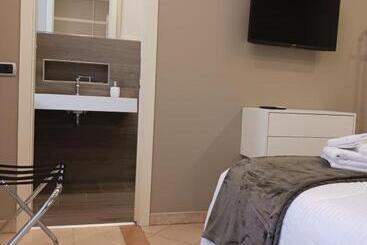 Mr Living Bed & Breakfast