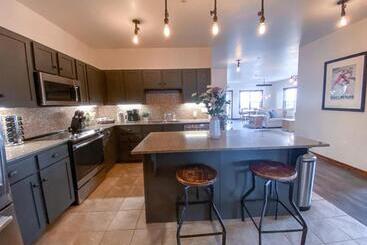 Remodeled Ski In Out   305 Soaring Eagle   Luxury!