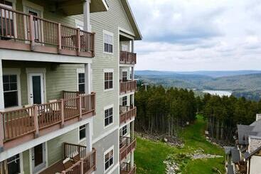 Remodeled Ski In Out   305 Soaring Eagle   Luxury!