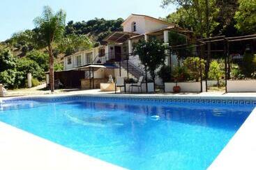 Vegan Guesthouse Finca Pereila - Coin