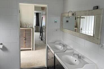 住宿加早餐  Amster Houseboat Bed Without Breakfast